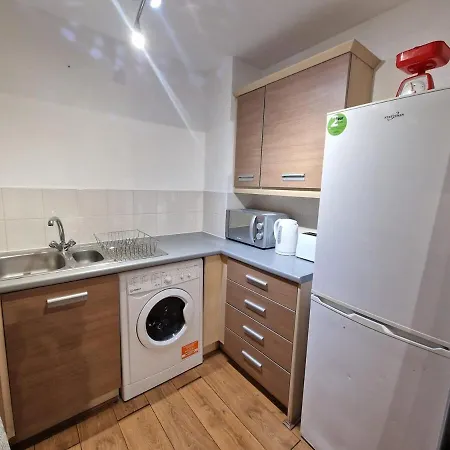 1-bed Flat Near Broad St, Nia And Mailbox