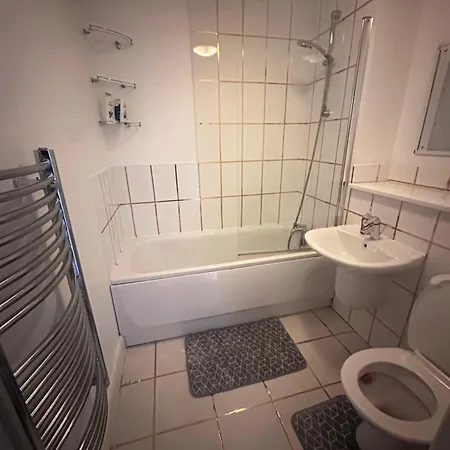 1-bed Flat Near Broad St, Nia And Mailbox